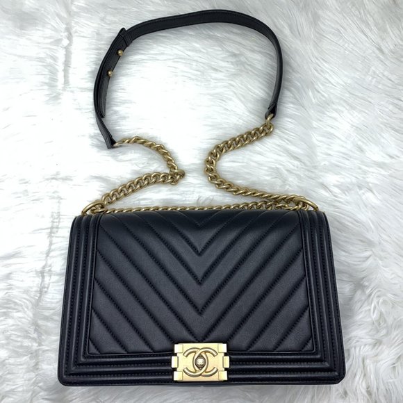 Chanel Black Medium Le Boy Bag Chevron - Picture 3 of 12
